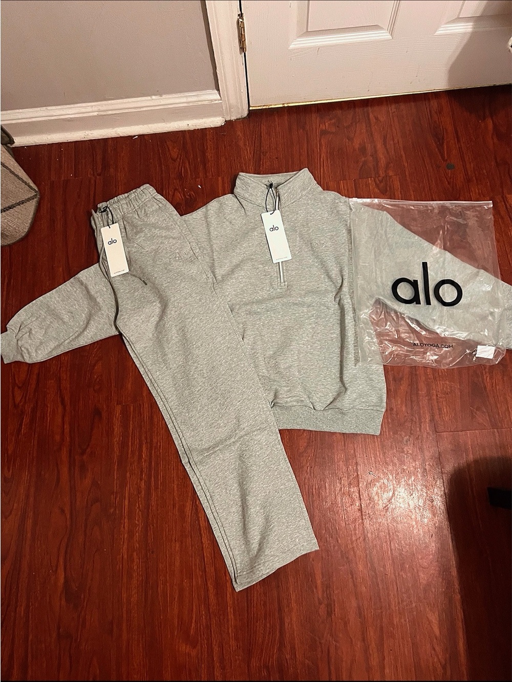 ALO Gray Sweatshirt & Sweatpants Set